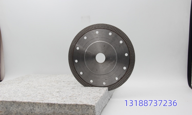 Kỹ thuật cắt đá granite chính xác với lưỡi cưa kim cương