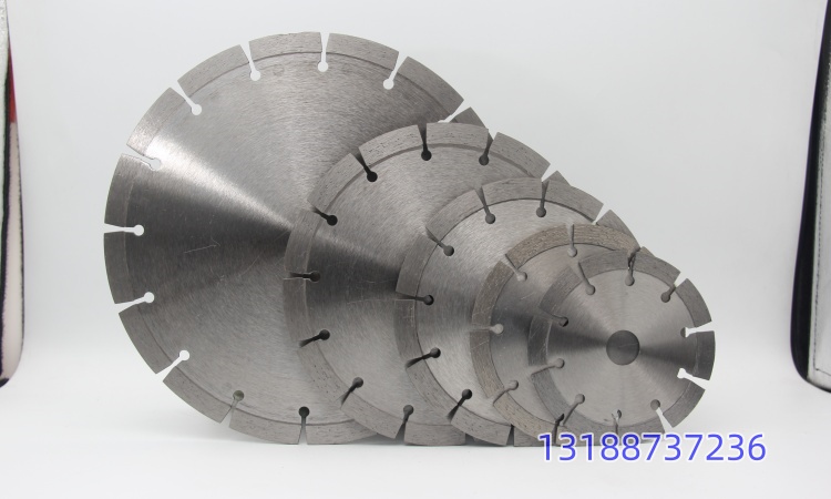 Concrete saw blade